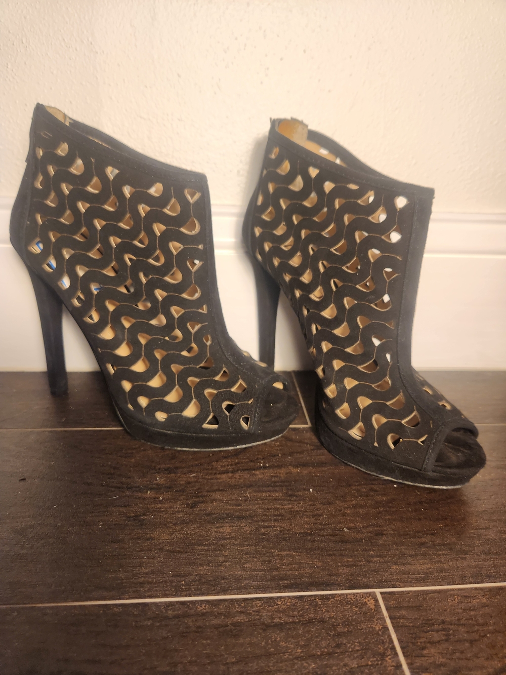 BCBG Paris Laser-Cut Open Toe Ankle Bootie Heels – Black size 6